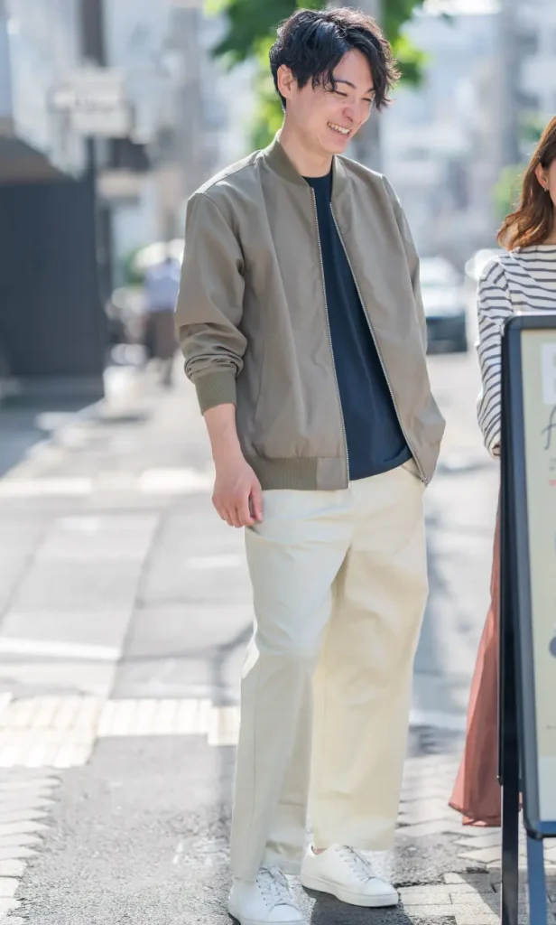 リラックス感のあるブルゾンでラフだけど落ち着きのあるコーデ